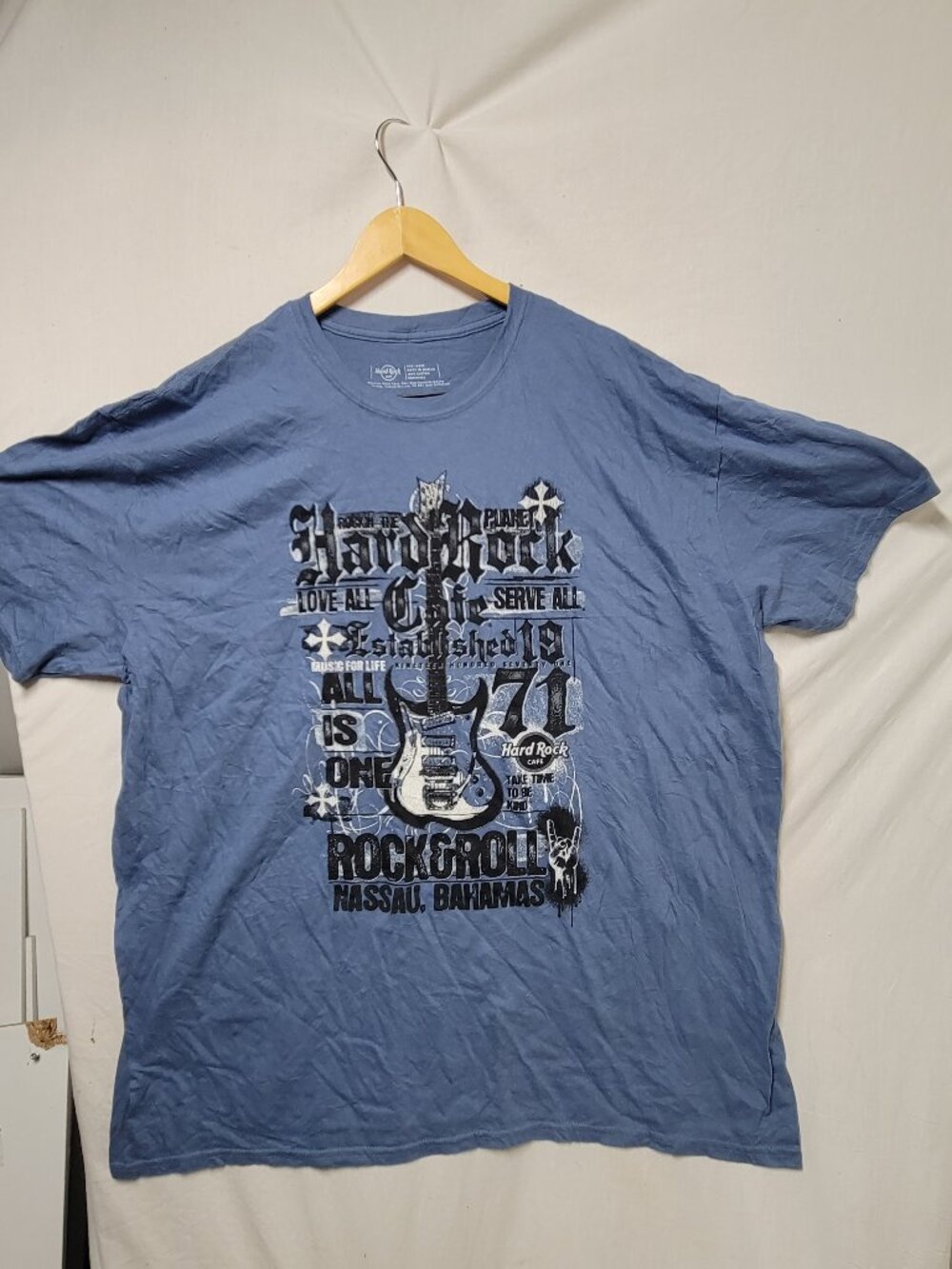 MENS HARD ROCK CAFE BLUE ROUND NECK NASSAU BAHAMAS GRAPHIC TSHIRT SIZE XXX LARGE